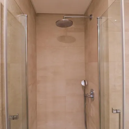 188 - Lantana - Pool, Garden And Patio Apartment *