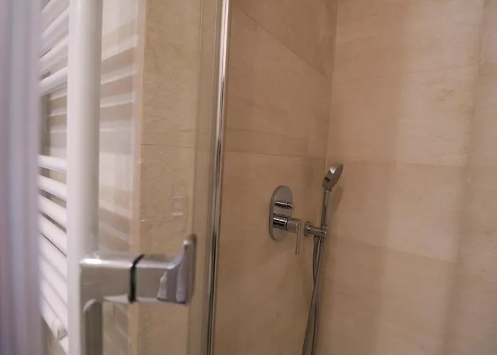 188 - Lantana - Pool, Garden And Patio Apartment *
